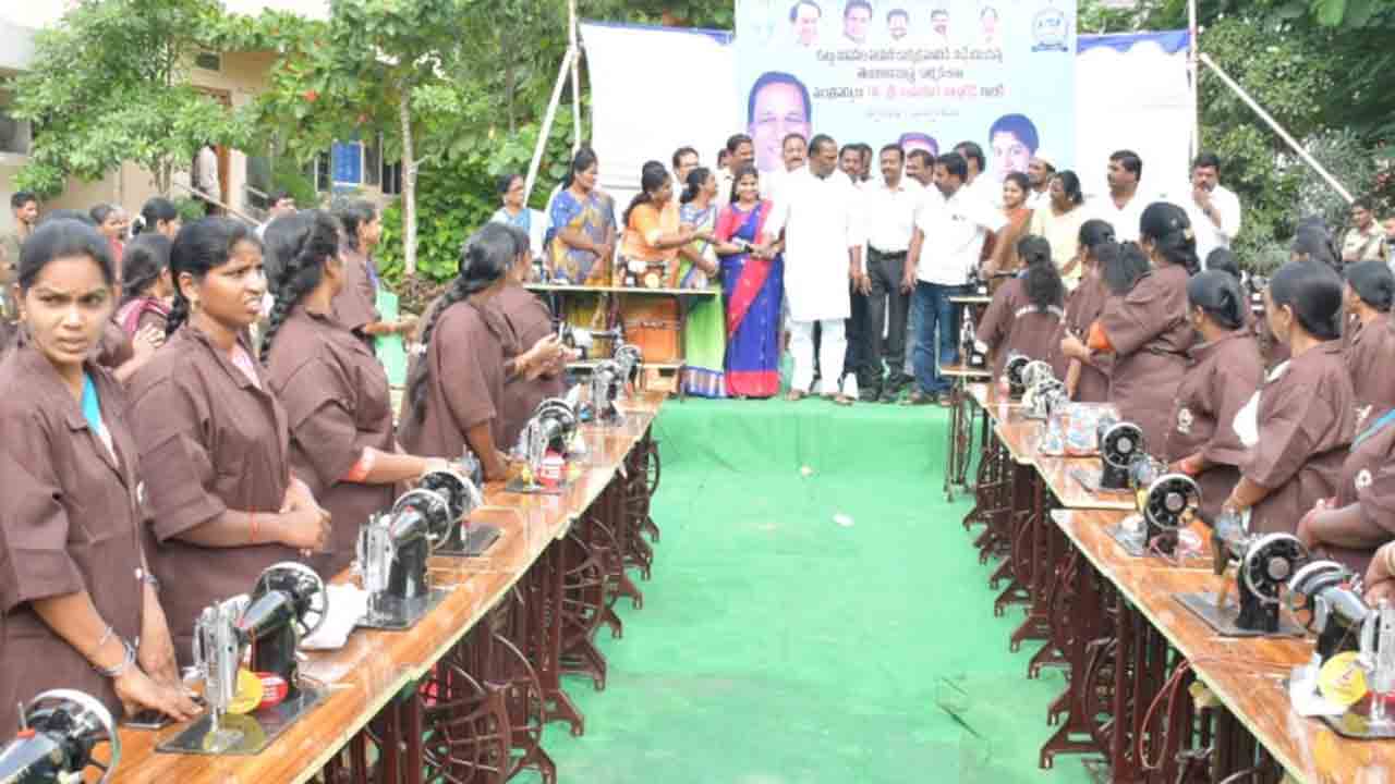 Minister Mallareddy | ఉపాధి కల్పనలో..తెలంగాణ దేశానికే రోల్‌మాడల్‌ : మంత్రి  మల్లారెడ్డి