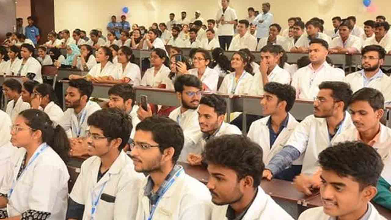 అసిస్టెంట్‌ ప్రొఫెసర్ల పదోన్నతులు వాయిదా