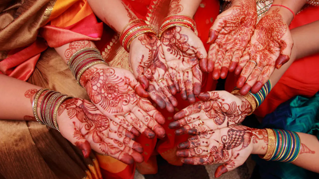 Mehendi | మైదాకుపై మ‌హిళ‌ల మ‌క్కువ‌.. మందారంలా పండితే మంచి మొగుడొస్తాడ‌ట‌..!