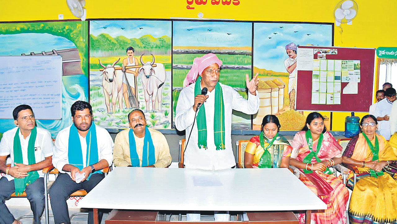 కాంగ్రెస్‌ను ఛీ కొడుతున్నారు