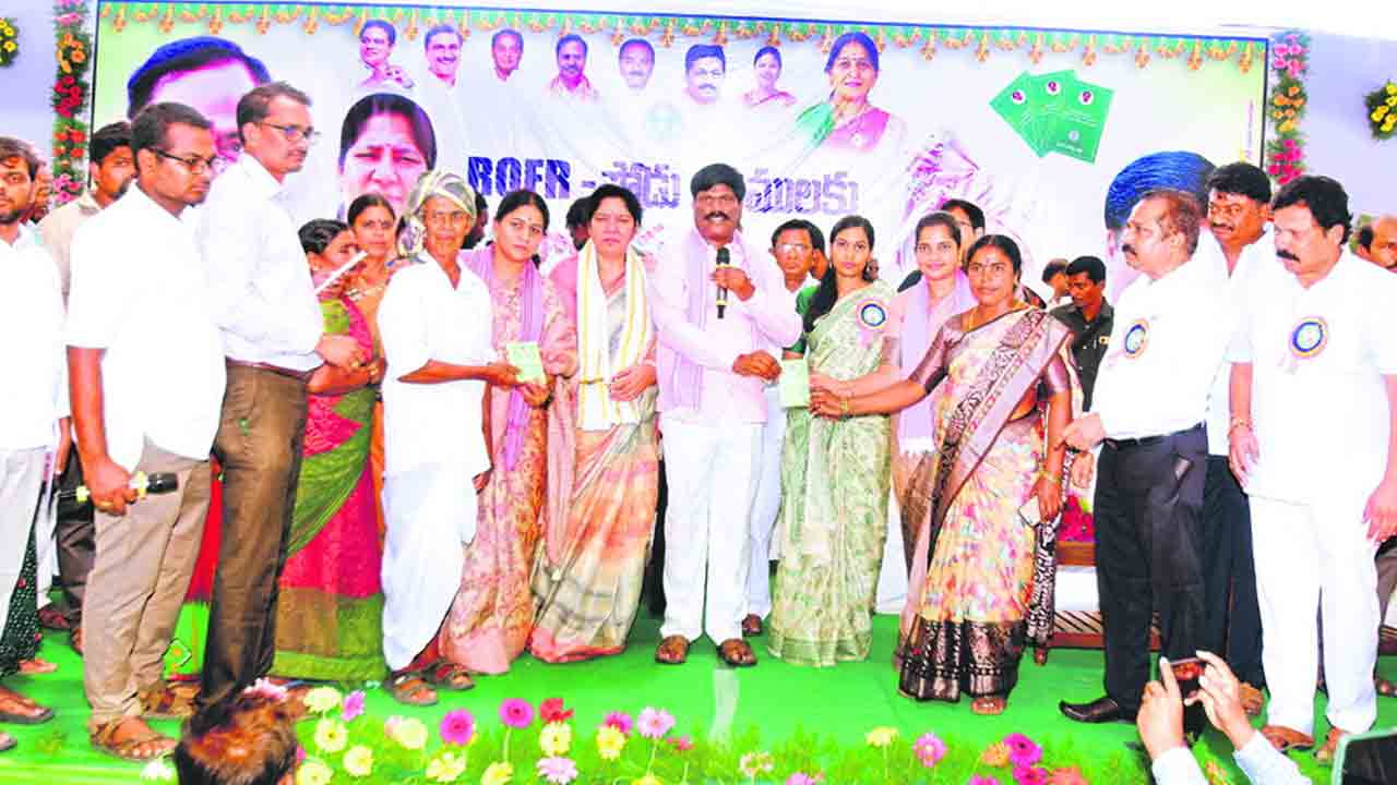 గిరిజన బంధువు కేసీఆర్‌