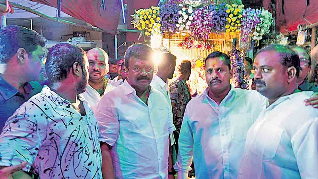 వైభవంగా ఫలహారం బండ్ల ఊరేగింపు