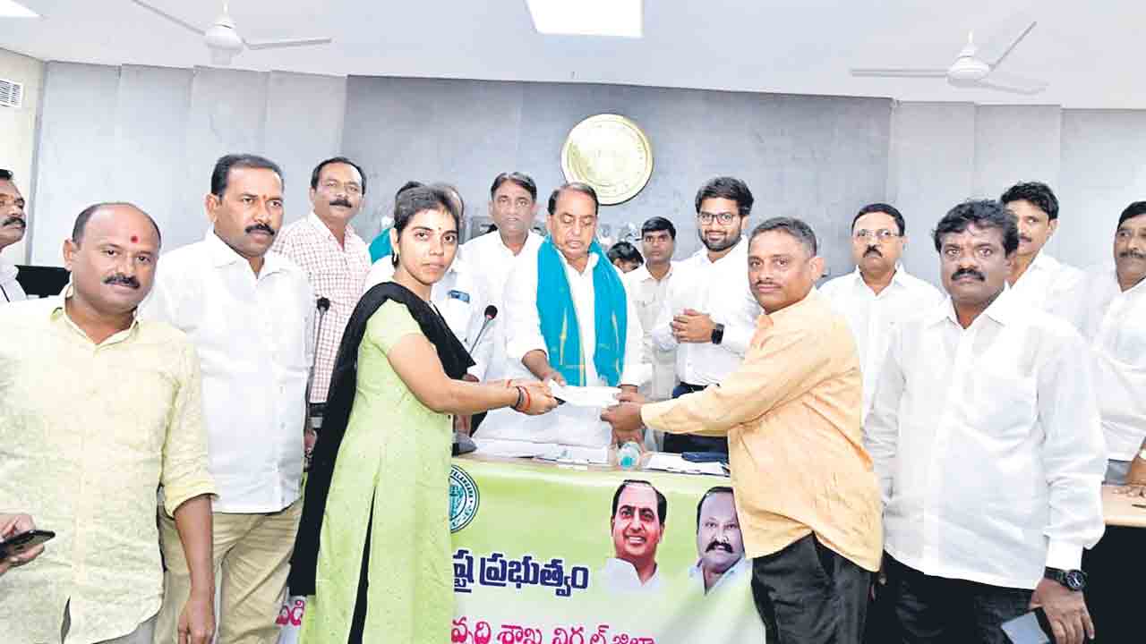 Minister Indra Karan Reddy