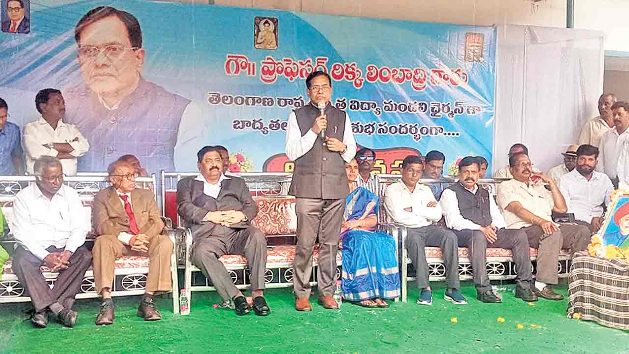 దళితుడిని గౌరవించింది సీఎం కేసీఆరే : ఉన్నత విద్యామండలి చైర్మన్ ప్రొఫెసర్ లింబాద్రి