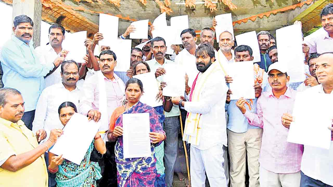 కాంగ్రెసోళ్లను నిలదీయాలి