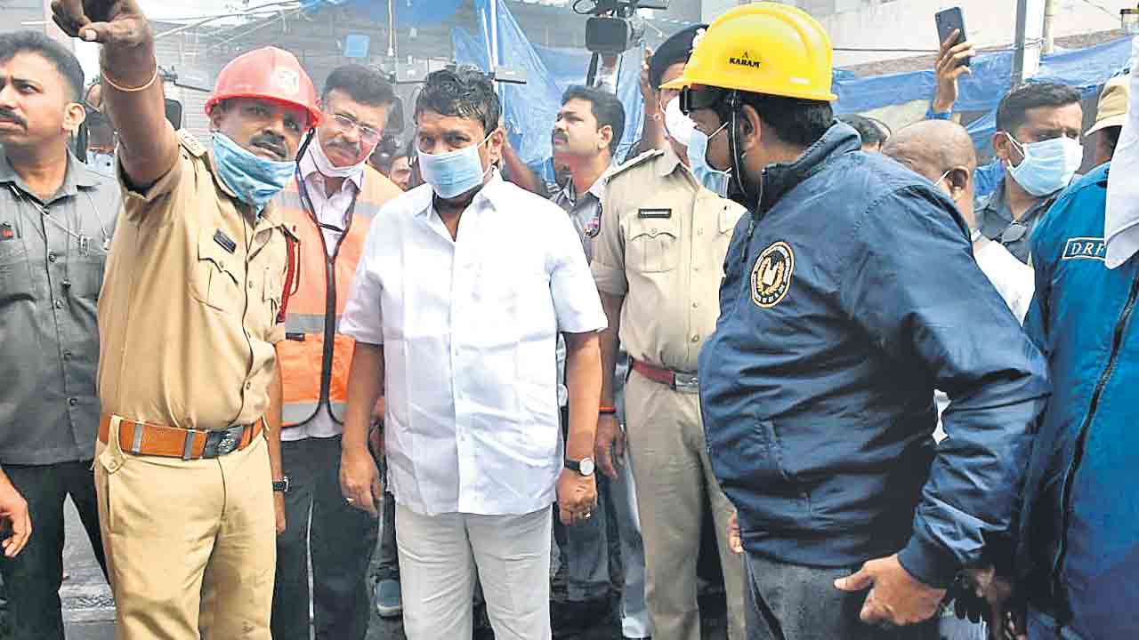 మోండా మార్కెట్‌లో అగ్ని ప్రమాదం