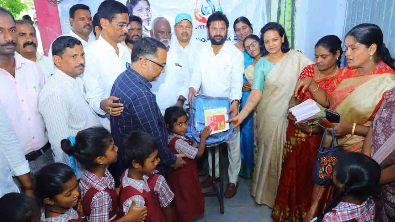 MLA Chander | పేదలను ఆదుకోవడం అందరి బాధ్యత : ఎమ్మెల్యే చందర్‌ 