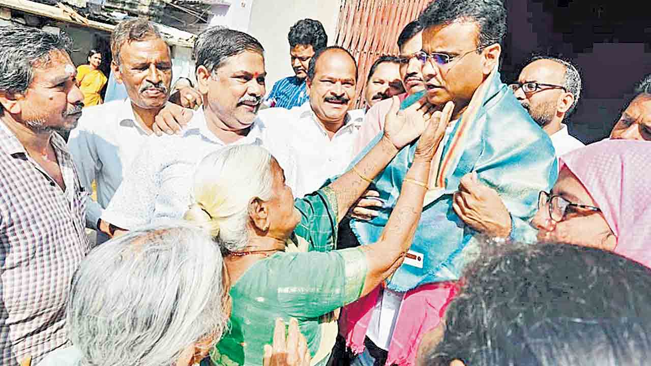 అభివృద్ధి పనులు సకాలంలో పూర్తి చేయాలి