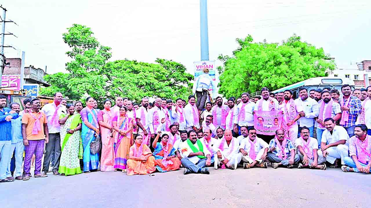 రైతాంగానికి క్షమాపణ చెప్పాలి