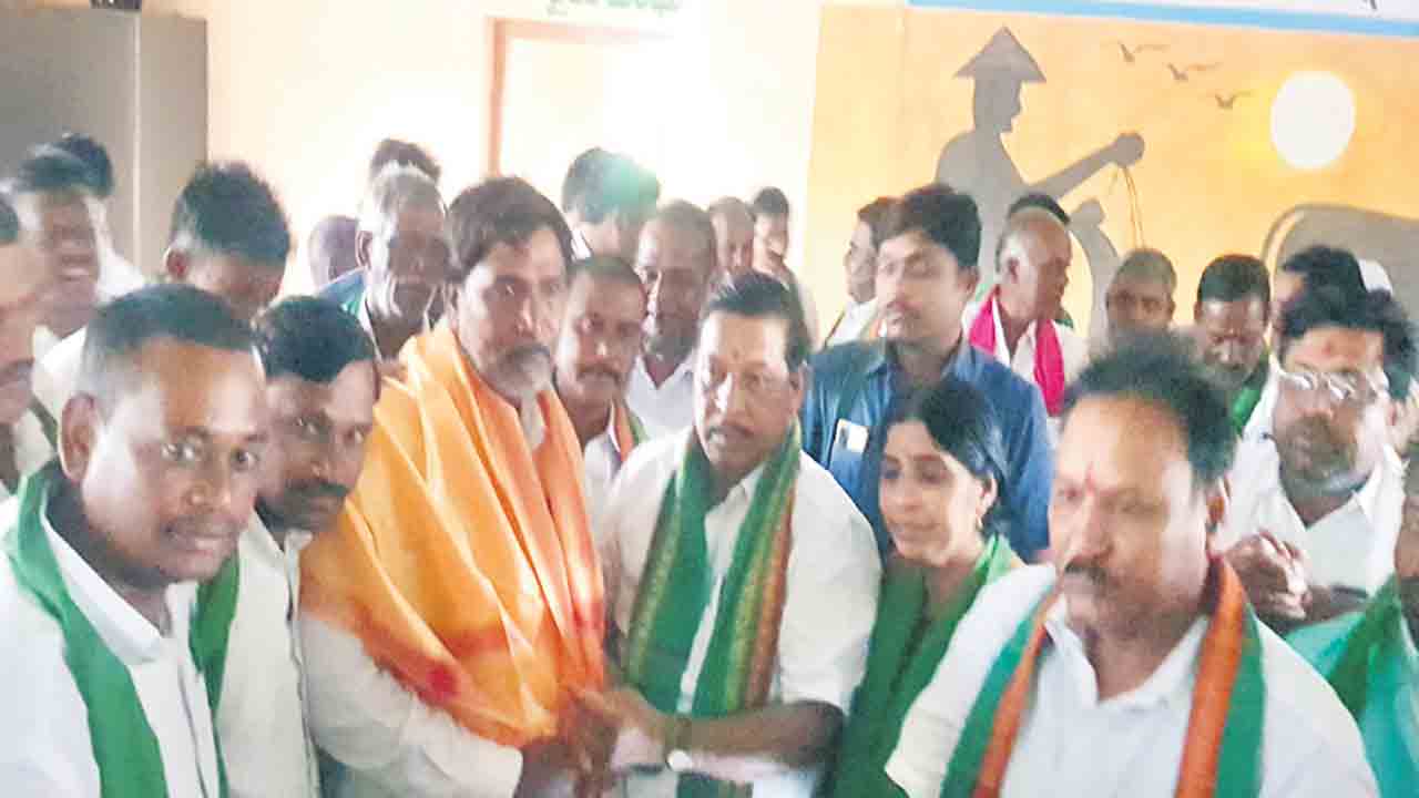 నాయకులను కడిగేయండి..