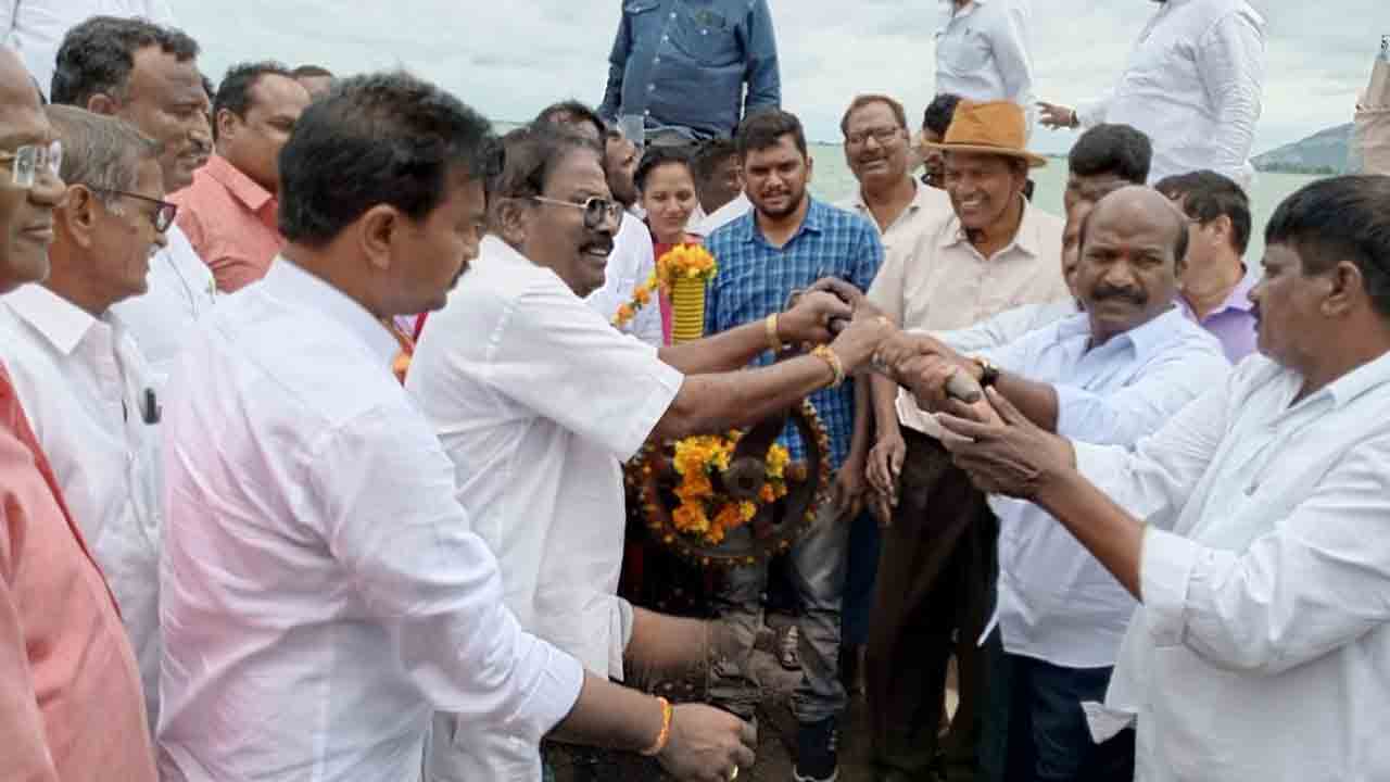 మూసీ కాల్వలకు నీటి విడుదల