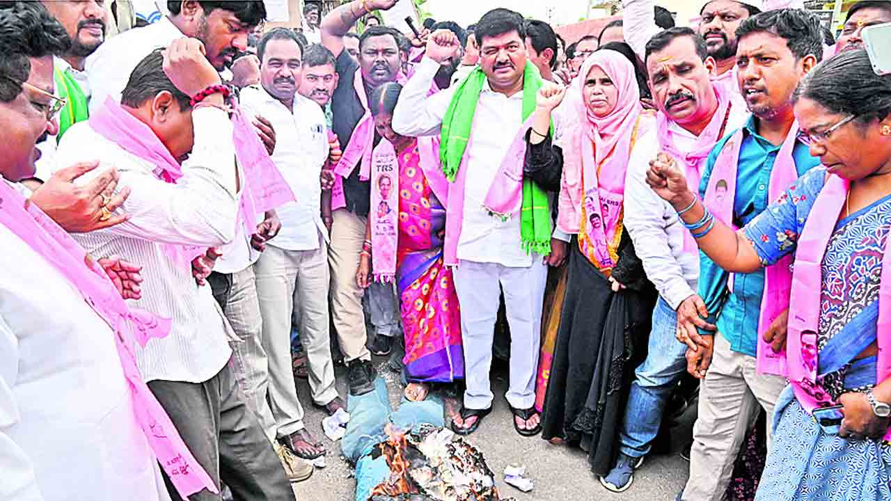 రైతు వ్యతిరేక కాంగ్రెస్‌ను తరిమికొడదాం..