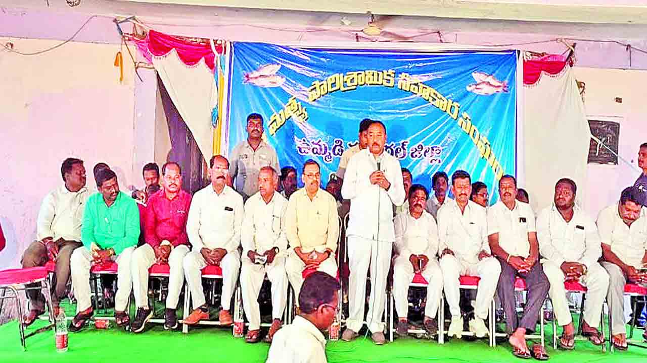 మత్స్య కార్మికుల శ్రేయస్సుకు సర్కారు కృషి