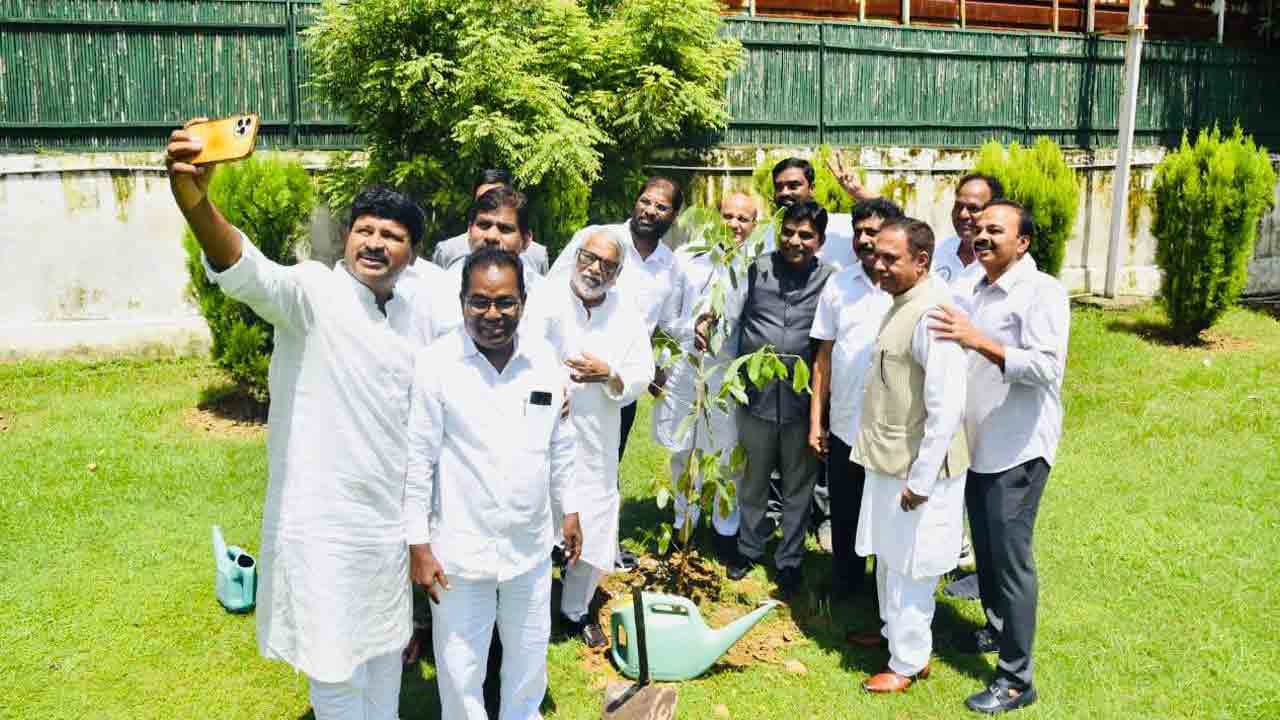 KTR Birthday | ఢిల్లీలోని సీఎం కేసీఆర్ నివాసంలో..కేటీఆర్ జన్మదిన వేడుకలు