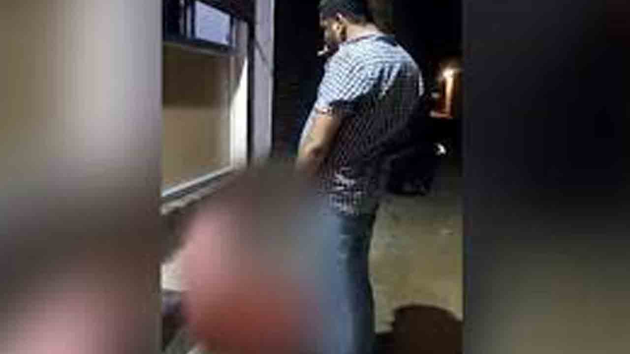 మద్యం తాగించి.. చెవిలో మూత్ర విసర్జన