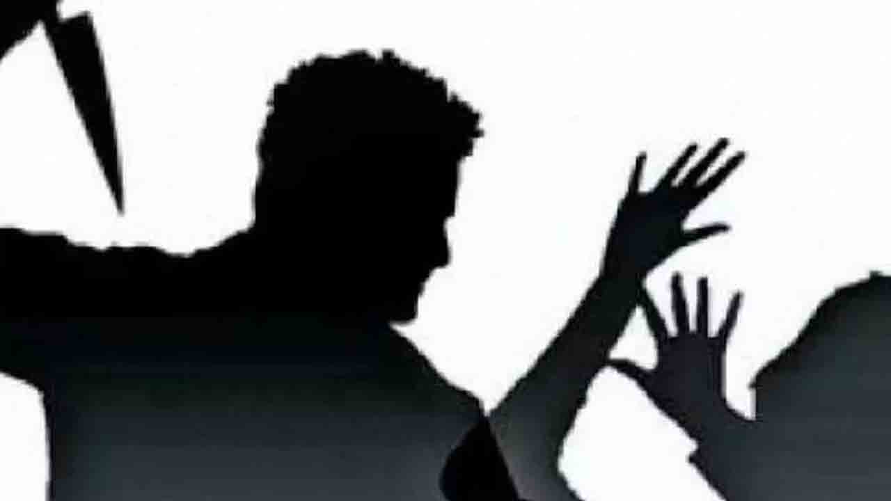 Brutal murder | దారుణం..అన్నను కత్తితో పొడిచి చంపిన తమ్ముడు