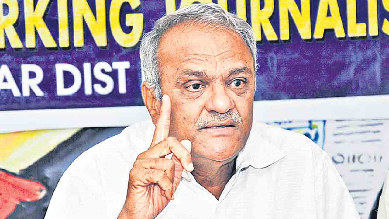 పవన్‌కల్యాణ్‌ ఓ దళారి : సీపీఐ జాతీయ కార్యదర్శి నారాయణ