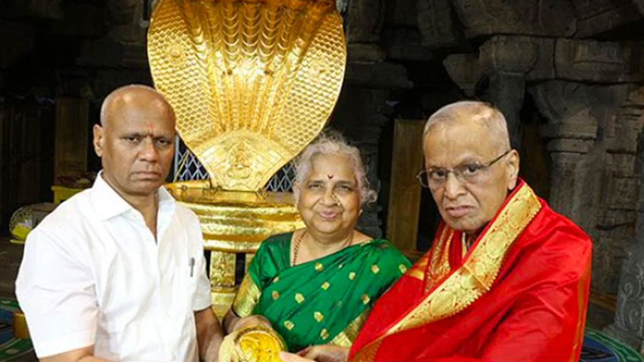 Gold Conch: టీటీడీకి బంగారు శంఖం, తాబేలును విరాళం ఇచ్చిన నారాయ‌ణ‌మూర్తి దంప‌తులు