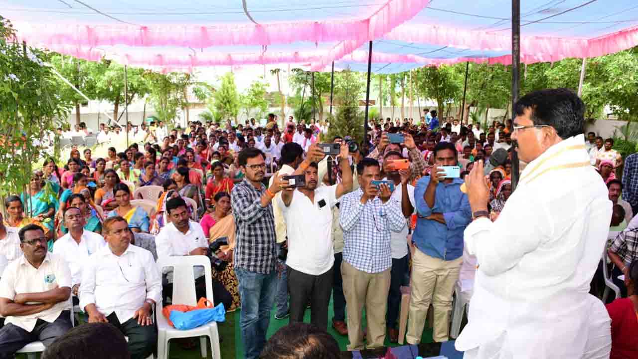 Minister Niranjan Reddy | పోడు పట్టాలు అందుకున్న ప్రతి రైతు మొక్కలు నాటాలి : మంత్రి నిరంజన్ రెడ్డి