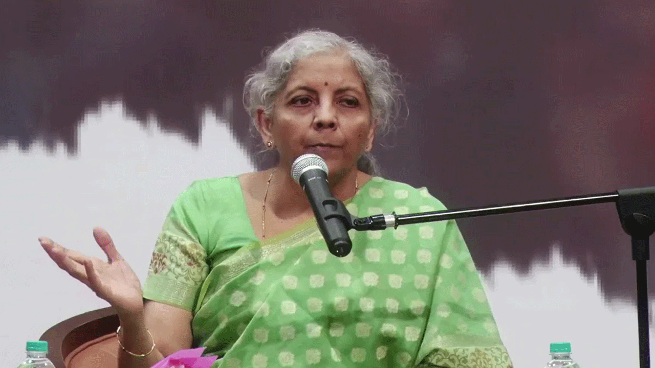 Nirmala Sitharaman | లోన్ రిక‌వ‌రీ ప్ర‌క్రియ‌లో బ్యాంకుల‌కు ఆర్ధిక మంత్రి కీల‌క సూచ‌న‌