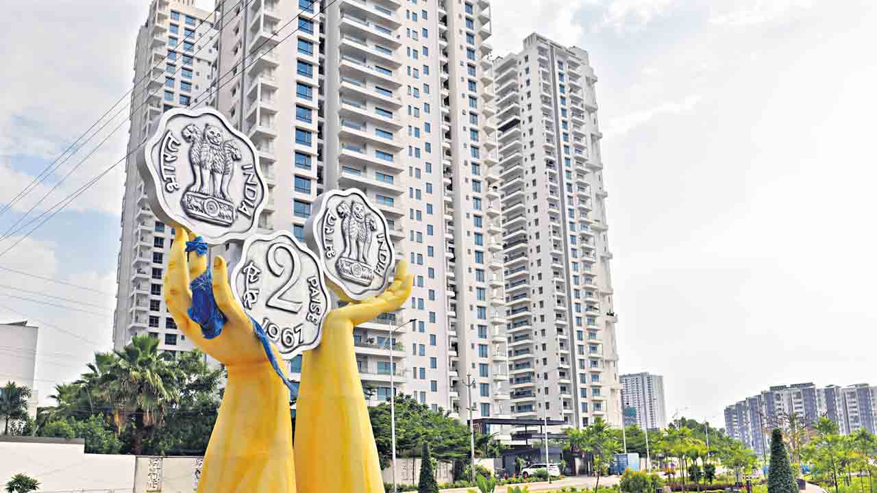 ఔటర్‌పై అందాలు