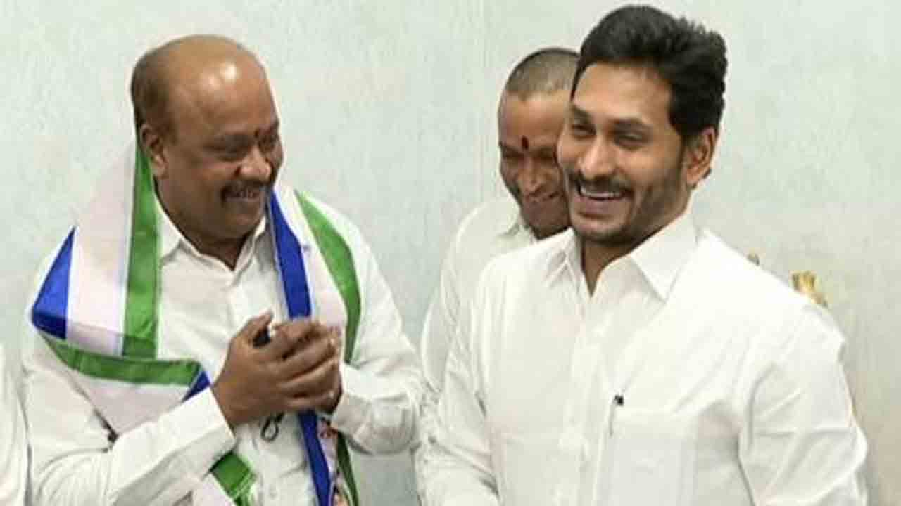 YSRCP | వైసీపీకి భారీ షాక్‌.. విశాఖపట్నం జిల్లా అధ్యక్షుడి రాజీనామా