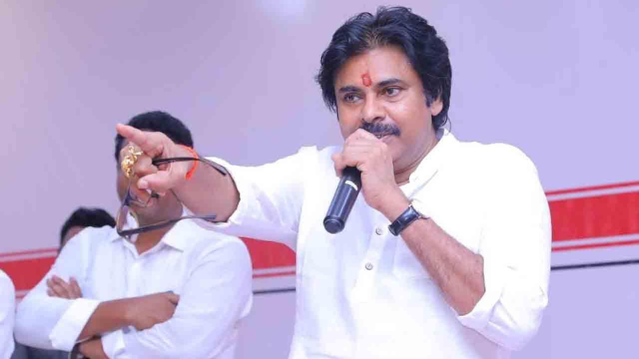ట్విట్టర్‌లో ఉన్న ఎలుగెత్తు, ఎదురించు, ఎన్నుకో.. జైహింద్‌ అనే స్లోగన్‌నే ఇన్‌స్టాలోనూ యాడ్‌ చేశారు.