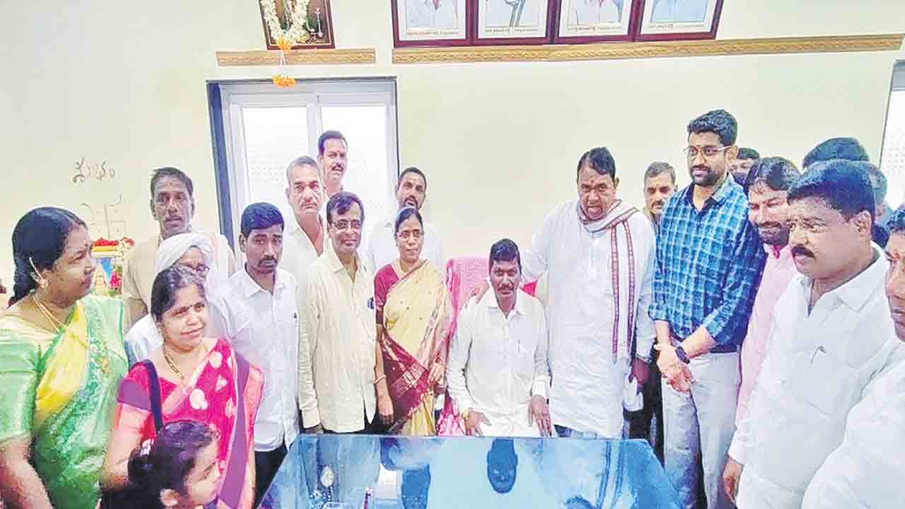 స్వరాష్ట్రంలోనే సమృద్ధిగా ఎరువులు