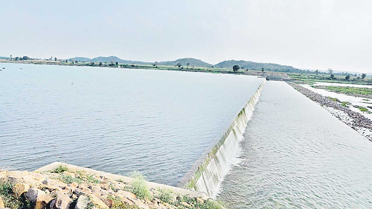 నీరు నిలిచె.. రైతు మురిసె..