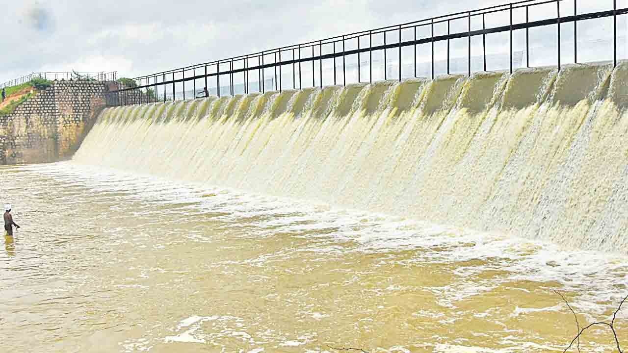 Heavy Rains | రాష్ట్రంలో మూడు రోజులు వర్షాలు.. పొలాల్లో సెల్‌ఫోన్లు వాడొద్దని వాతావరణ శాఖ సూచన