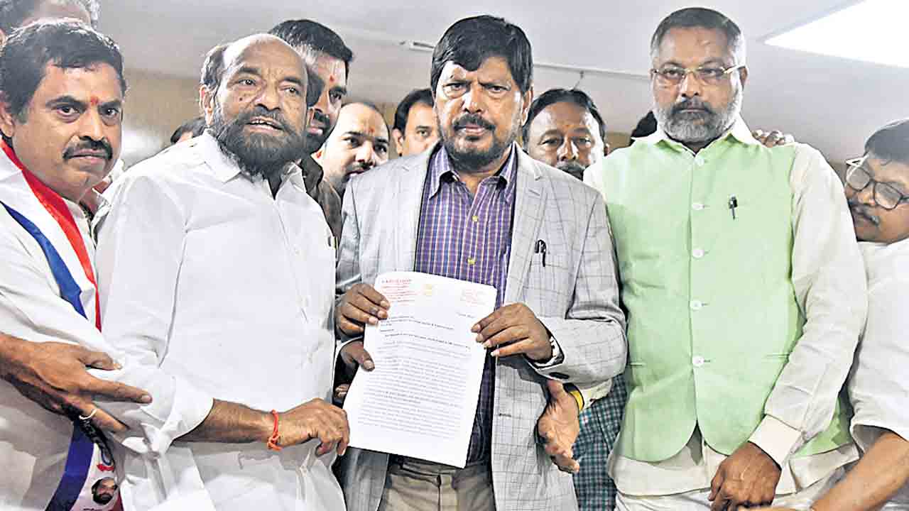 కరెన్సీపై అంబేద్కర్‌ ఫొటో ముద్రించాలి