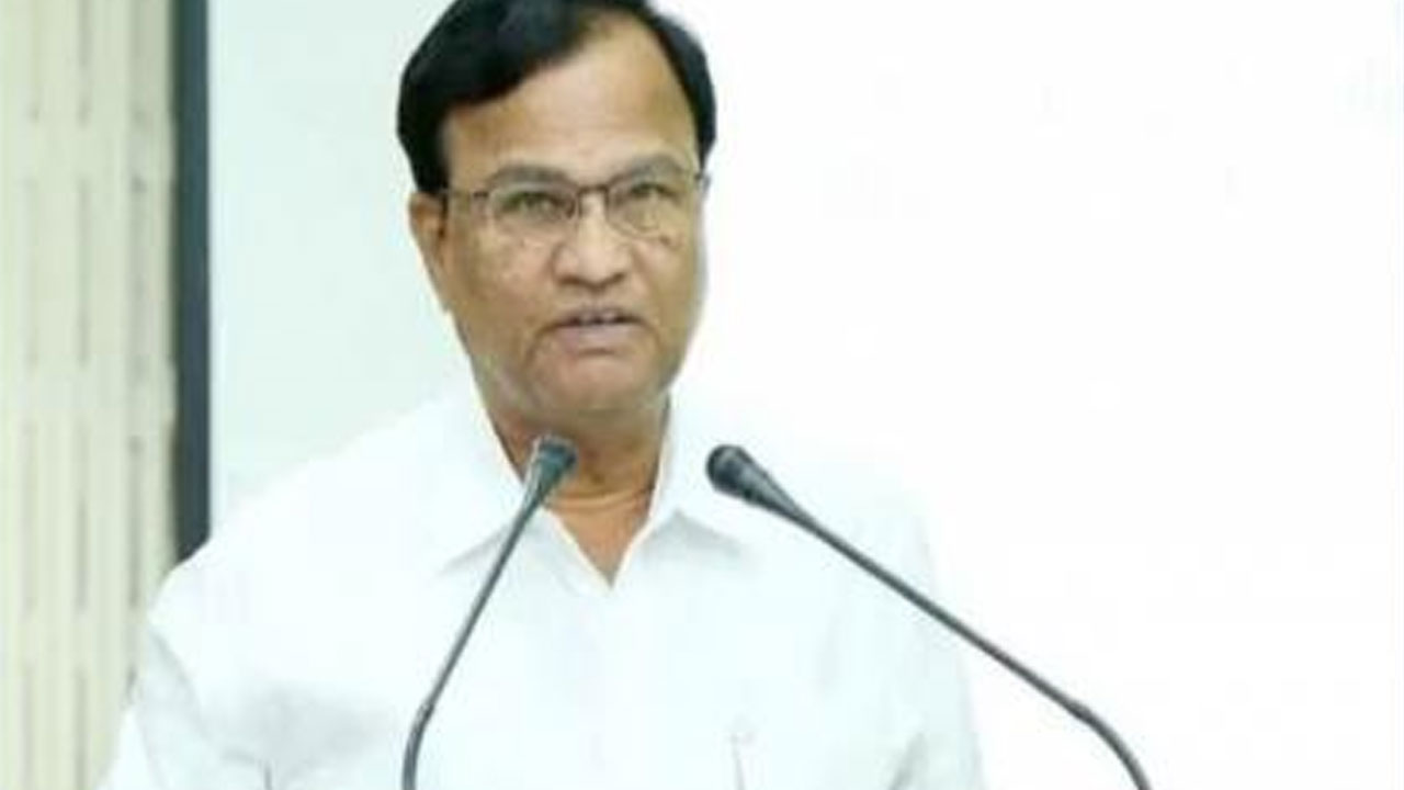 TSSPDCL | రాష్ట్రంలో ఎడ‌తెరిపి లేకుండా వ‌ర్షాలు.. 2770 స్తంభాలు, 34 ట్రాన్స్‌ఫార్మర్లకు మరమ్మతు