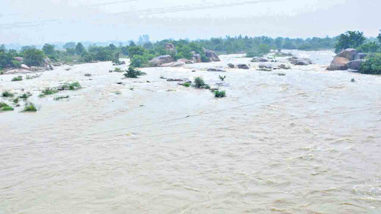 పొంగిన వాగులు… నిండుతున్న ప్రాజెక్టులు