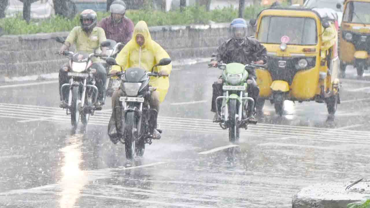 క్షణం ఆగకుండా పొద్దంతా వాన