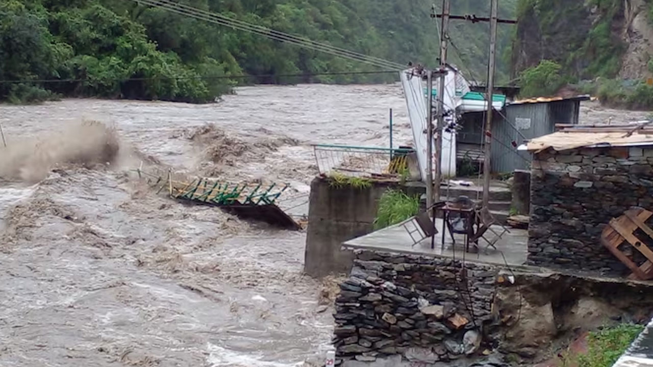 Himachal Pradesh | మ‌రో 24 గంట‌లు భారీ వ‌ర్షాలు.. ఇండ్ల‌కే ప‌రిమితం కావాల‌న్న హిమాచ‌ల్ సీఎం