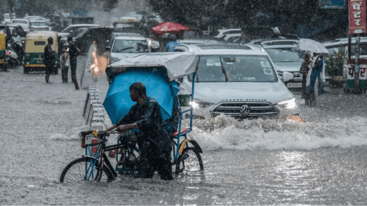 Heavy Rains | ఉత్తరాదిని ముంచెత్తిన వరద : హిమాచల్లో నీట మునిగిన ఆలయం..భాక్రా నంగల్ రహదారి మూసివేత!
