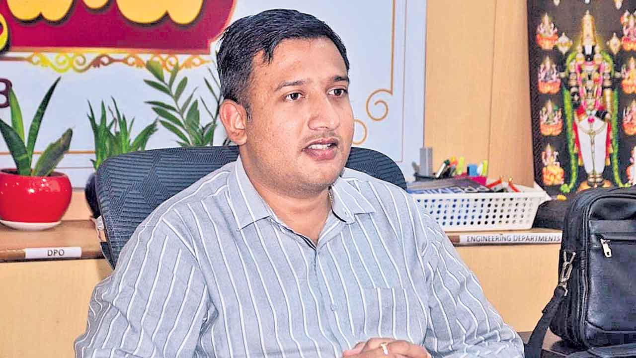 అధికారుల అంతా అలర్ట్‌