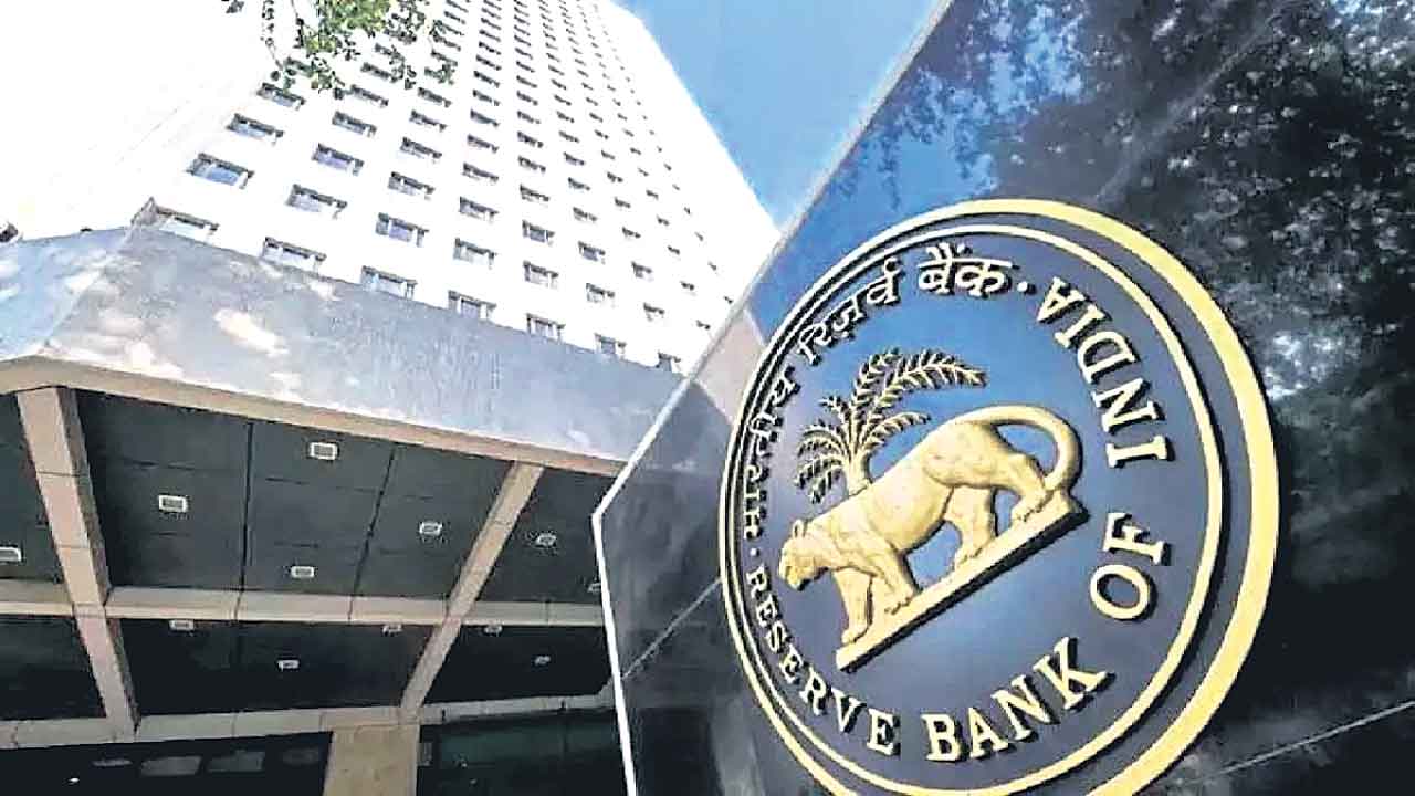 మార్కెట్లకు ఆర్బీఐ షాక్‌