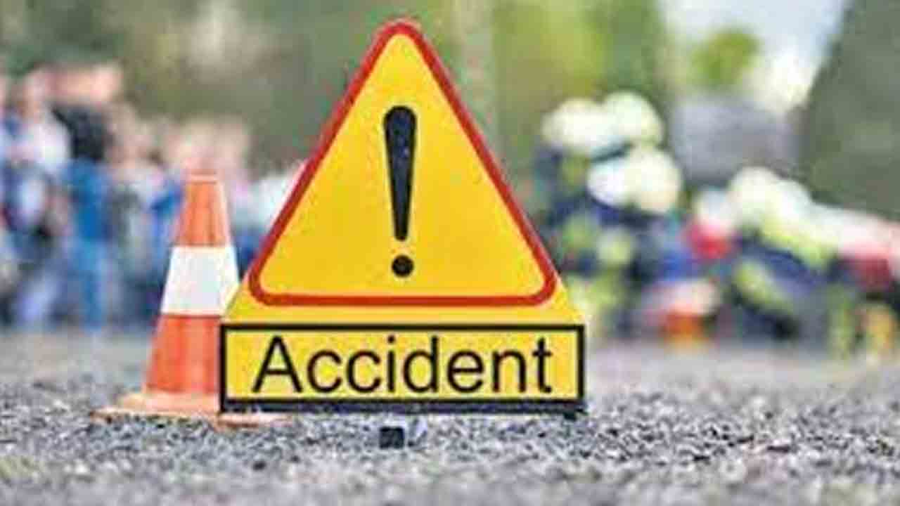 Road Accident | బైక్‌ను ఢీకొట్టిన కారు.. తల్లీకొడుకులు మృతి