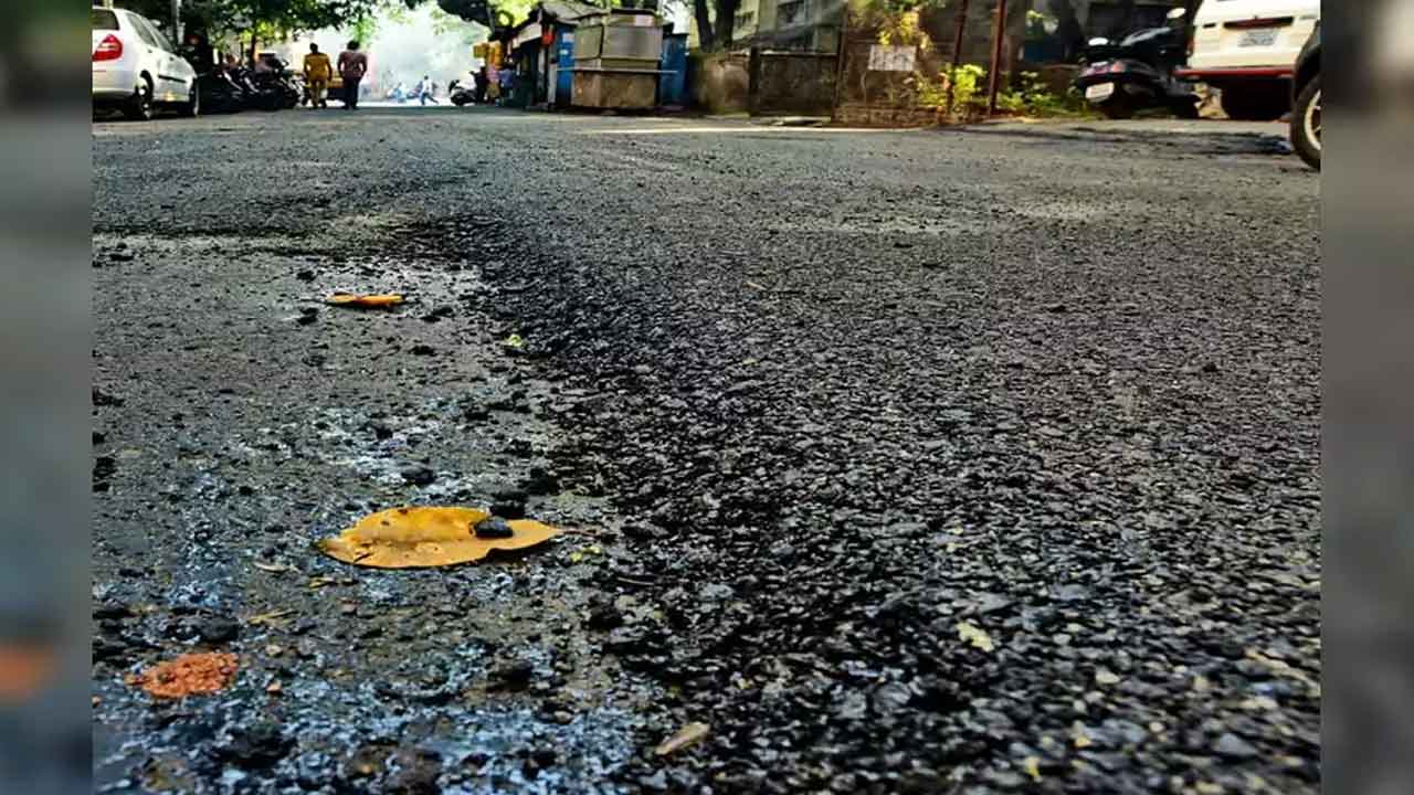 Telangana | భారీ వర్షాల కారణంగా 768 కి.మీ. మేర దెబ్బతిన్న రోడ్లు.. మరమ్మతు చేయాలంటే 81 కోట్లు కావాలి!