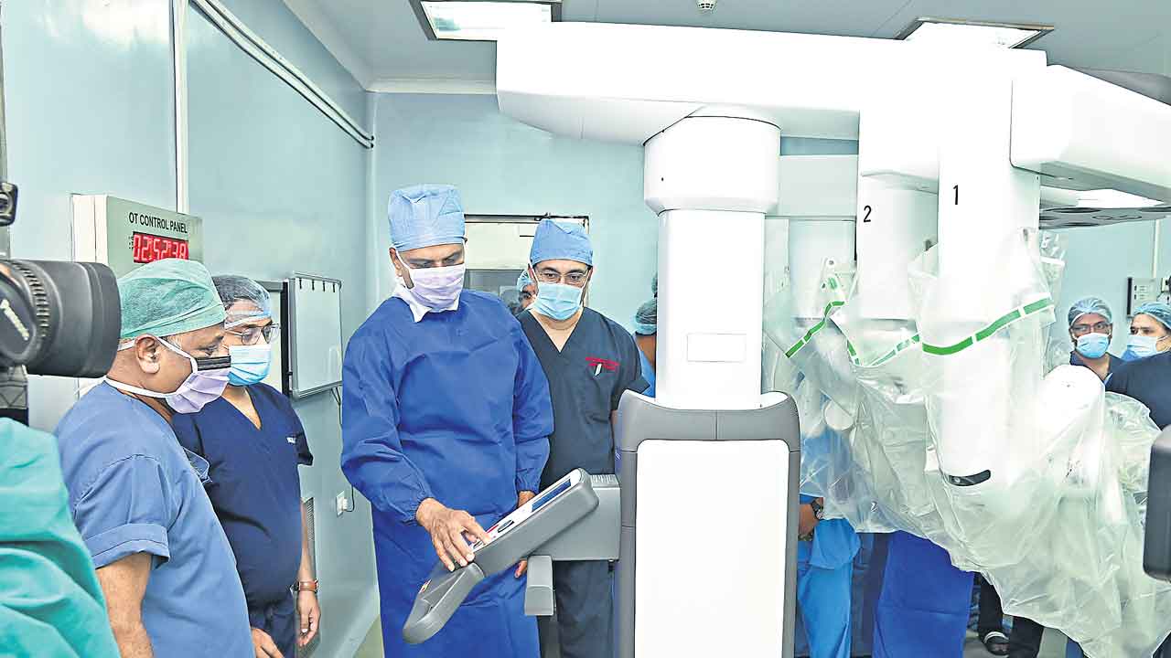 కోత ఉండదు.. ఇన్ఫెక్షన్‌ రాదు.. రోబో సర్జరీ.. చేయాలిలా..?