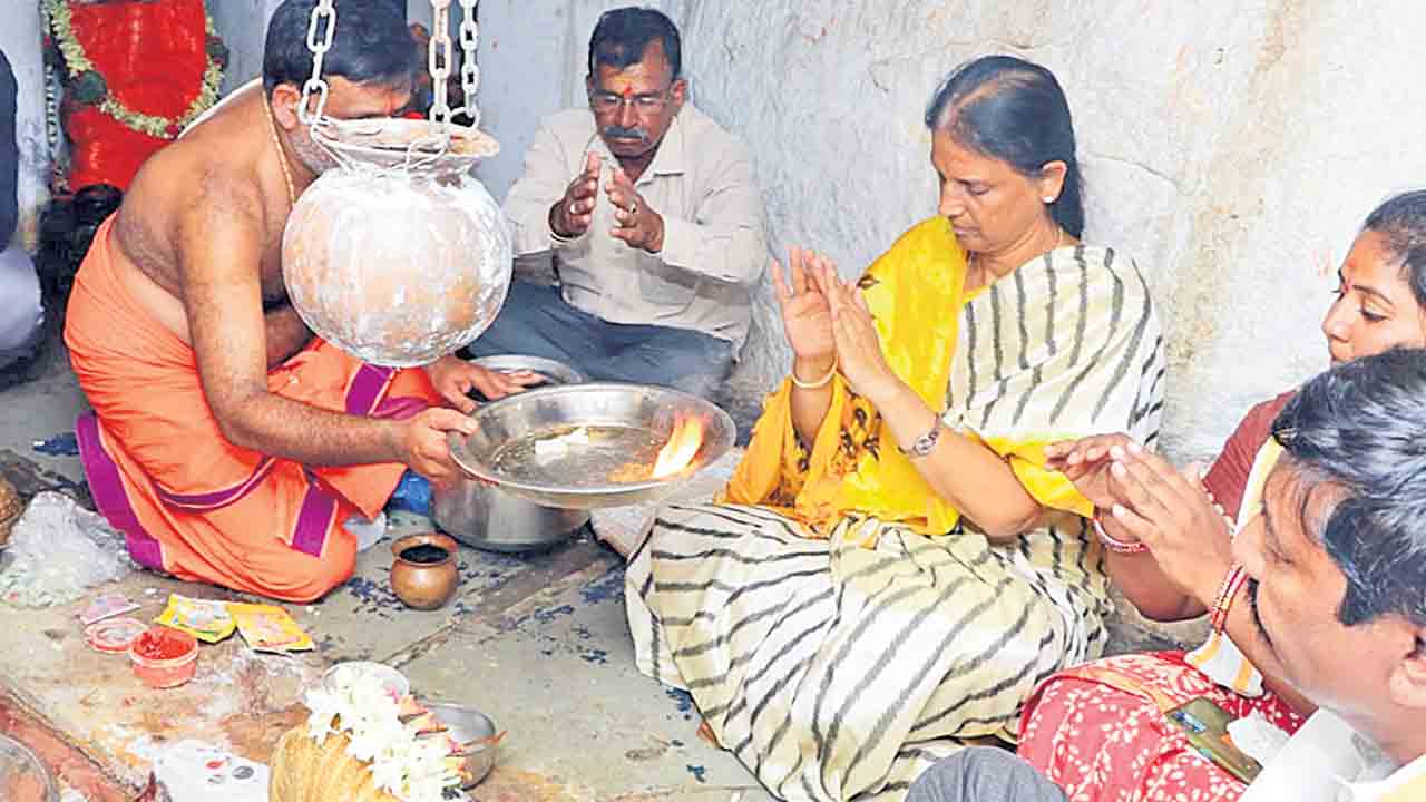 ఆలయాల అభివృద్ధికి పెద్ద పీట