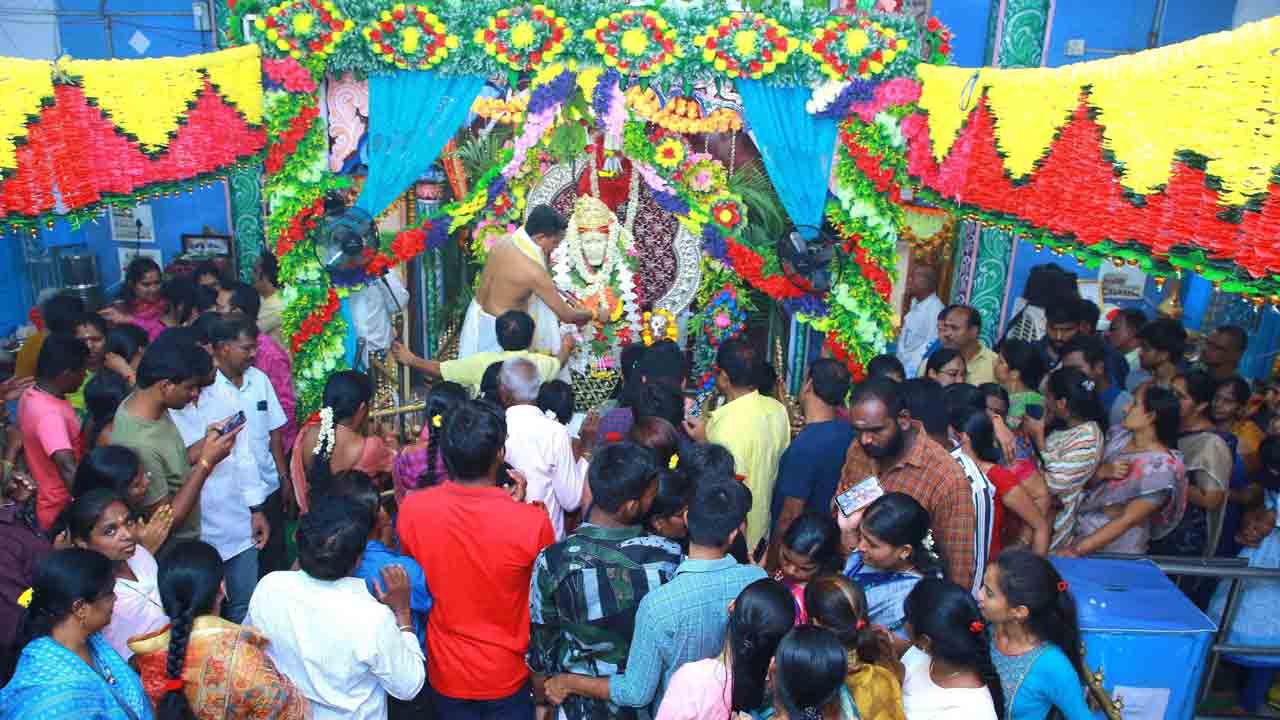 ఘనంగా గురు పౌర్ణమి వేడుకలు