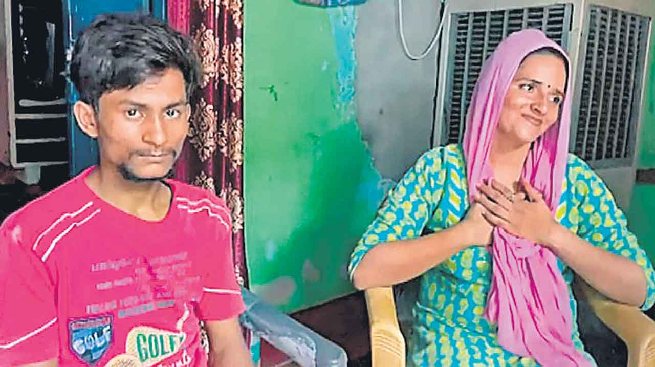 PUBG Love Story | పబ్జీ లవ్‌స్టోరీలో రోజుకో ట్విస్ట్‌.. ఆర్మీ జవాన్లకూ ఫ్రెండ్‌ రిక్వెస్ట్‌ పంపించిన సీమా హైదర్‌.. ఇంతకీ ఎవరామె!