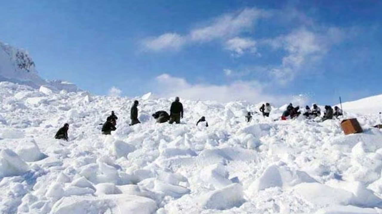 Siachen glacier | సియాచిన్ గ్లేసియ‌ర్‌లో అగ్నిప్ర‌మాదం.. ఆర్మీ అధికారి మృతి