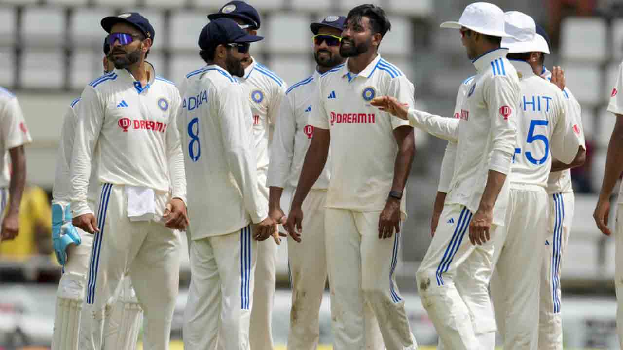 IND vs WI | ఐదు వికెట్ల‌తో హ‌డెలెత్తించిన సిరాజ్.. తొలి సెష‌న్‌లోనే కుప్ప‌కూలిన విండీస్‌