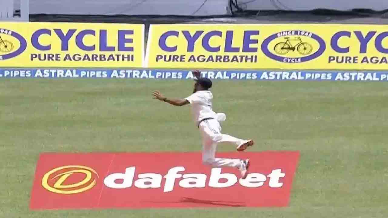 Mohammed Siraj | ఒంటి చేతితో స్టన్నింగ్‌ క్యాచ్‌ పట్టిన మహమ్మద్ సిరాజ్.. వీడియో