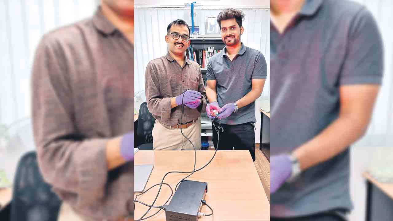 Solar Charging Battry | ఇక ఎలక్ట్రానిక్‌ వాహనాలకు సోలార్‌ ఛార్జింగ్‌.. టీఐఎఫ్‌ఆర్‌ శాస్త్రవేత్తల కొత్త ఆవిష్కరణ