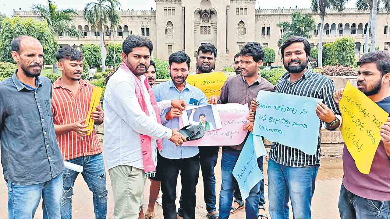 లంబాడాలను ఎస్టీ నుంచి తొలగించాలి