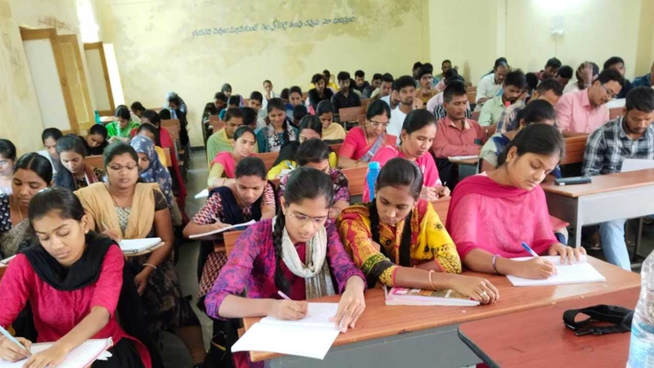 Telangana |  నిరుద్యోగులకు బాసటగా ప్రభుత్వం.. ఎస్సీ, బీసీ స్టడీ సెంటర్లలో ప్రత్యేక కోచింగ్‌